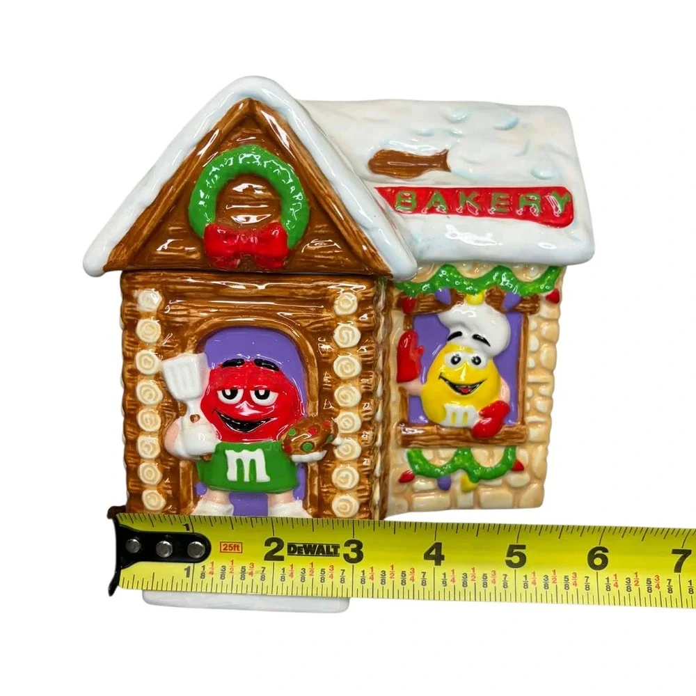 M&Ms Galerie 2003 Christmas Bakery Log Cabin Ceramic Cookie Jar Red Yellow Candy